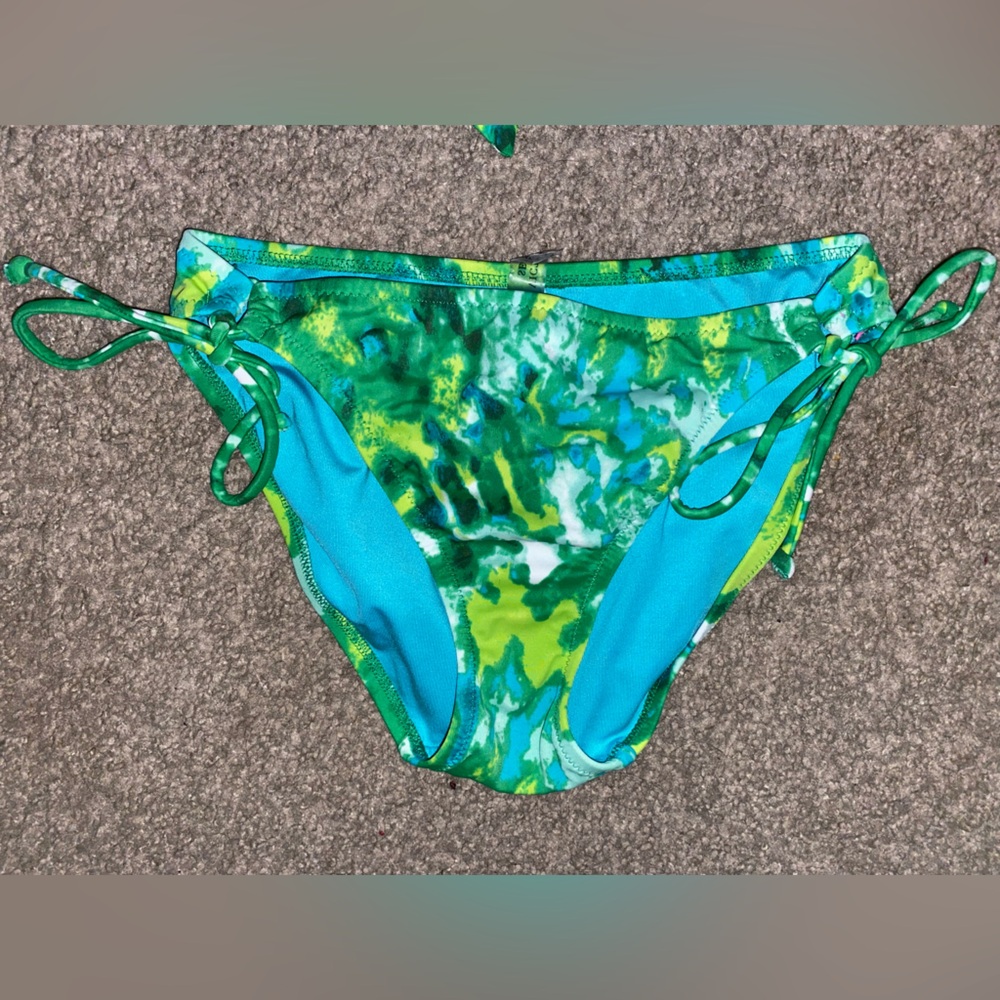 Victorias Secret Bikini - Picture 2 of 8